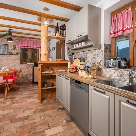 Log Mountain Mama Villa *