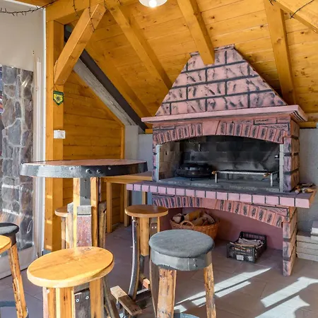 Log Mountain Mama Villa *