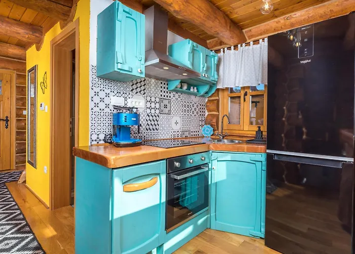 Log Mountain Mama * Ravna Gora